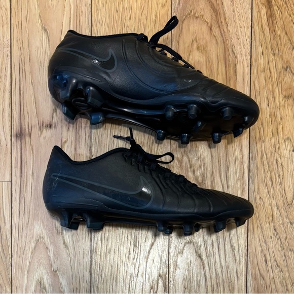 Nike Jr Tiempo Legend 10 Black Soccer Cleats - Picture 3 of 8
